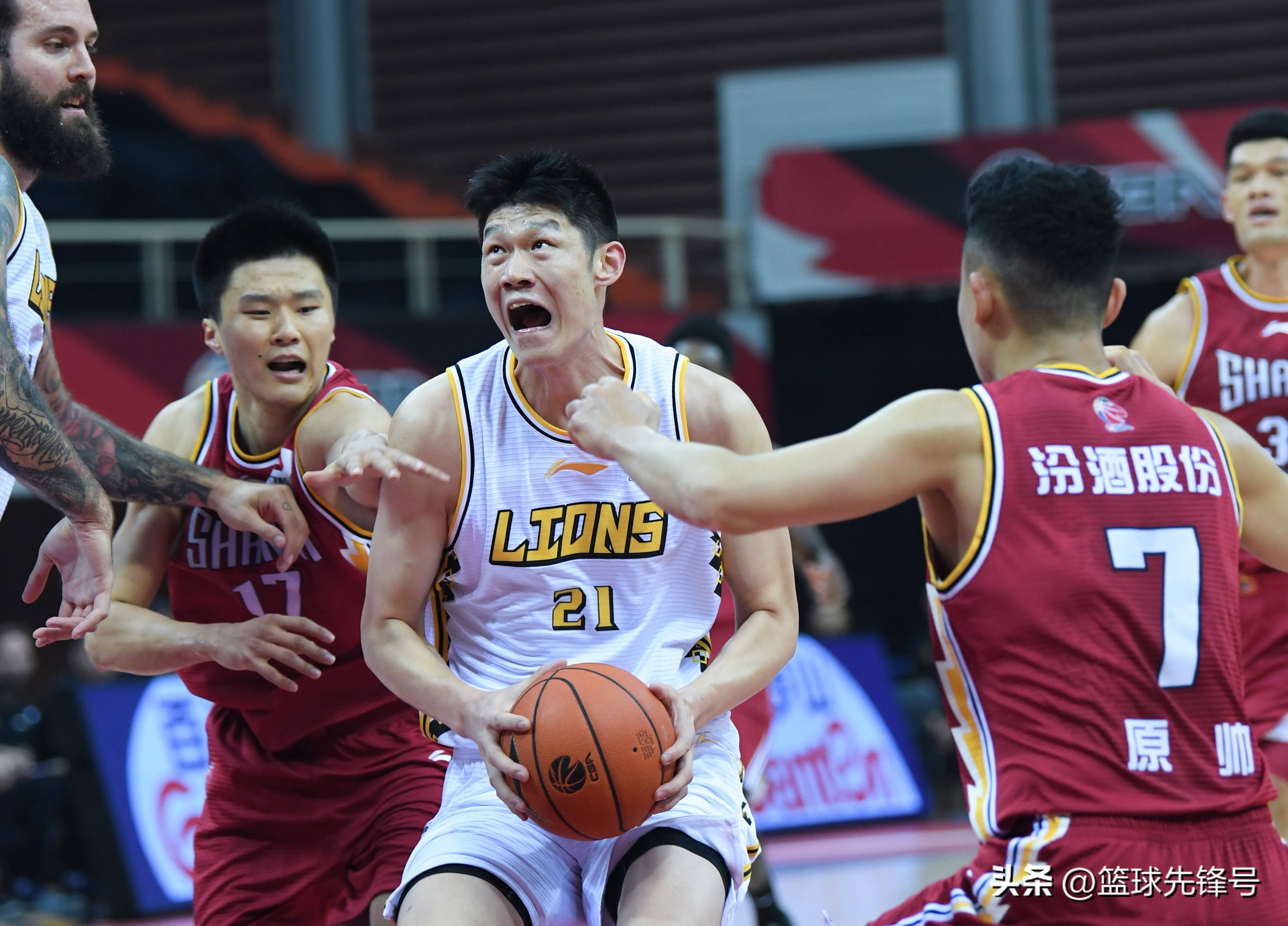 离谱！广厦男篮围绕意大利杯强势反弹广州队围绕NBA常规赛回应争议，切尔西转会期刷新队史纪录 